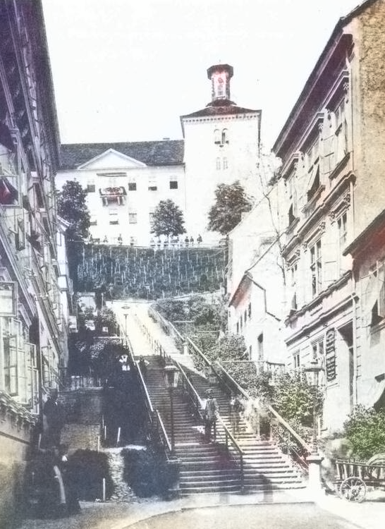 Zagrebačka Tomićeva ulica sa stubama prema kuli Lotrščak na mjestu gdje je danas uspinjača