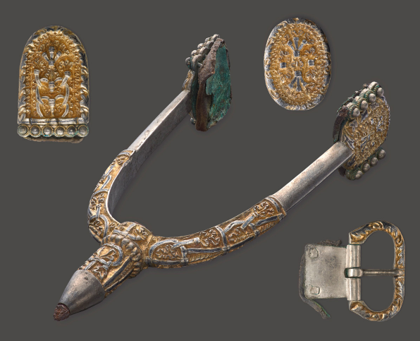 Bojna – Brekinjova Kosa, pozlaćena srebrna ostružna garnitura iz groba 4, grobovi hrvatskih vldara (foto: LJ. Gamulin, 2019.)