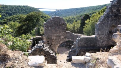Ruševine Dvigrada, ljeto 2024. / FOTO: A.M. Blaga & misterije