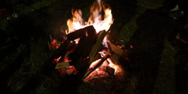 Bdjenje uz krijesove u mjestu Podcrkavlje 2023. godine / FOTO: A.M. / Blaga & misterije