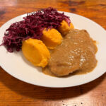 Biber šnicle na umak s pireom od batata