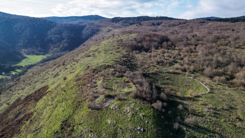 Pogled na ostatke utvrde Dabar FOTO: Linda Bednjanec / udruga Baštinica