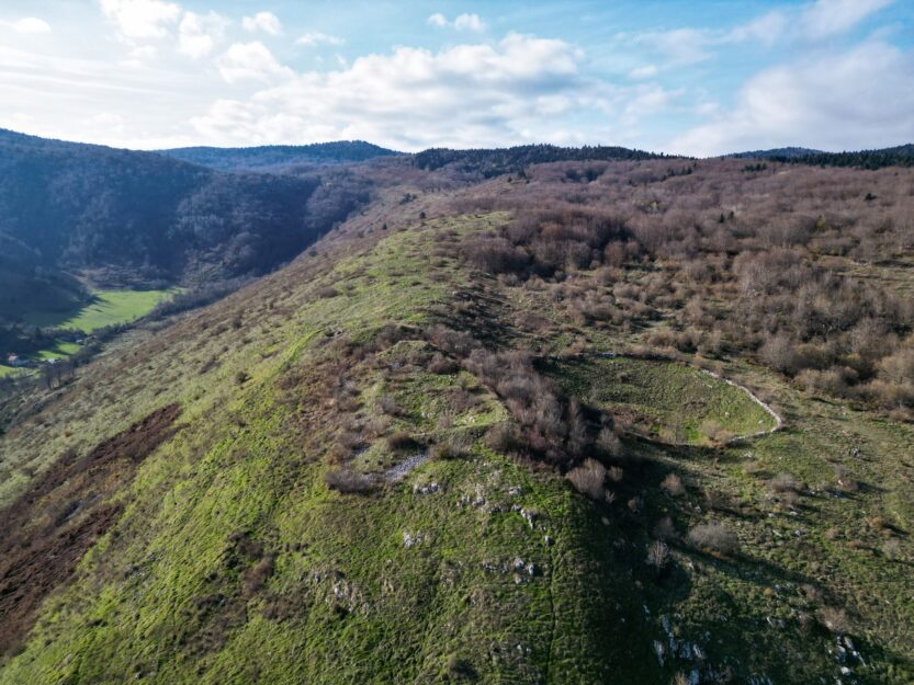 Pogled na ostatke utvrde Dabar FOTO: Linda Bednjanec / udruga Baštinica