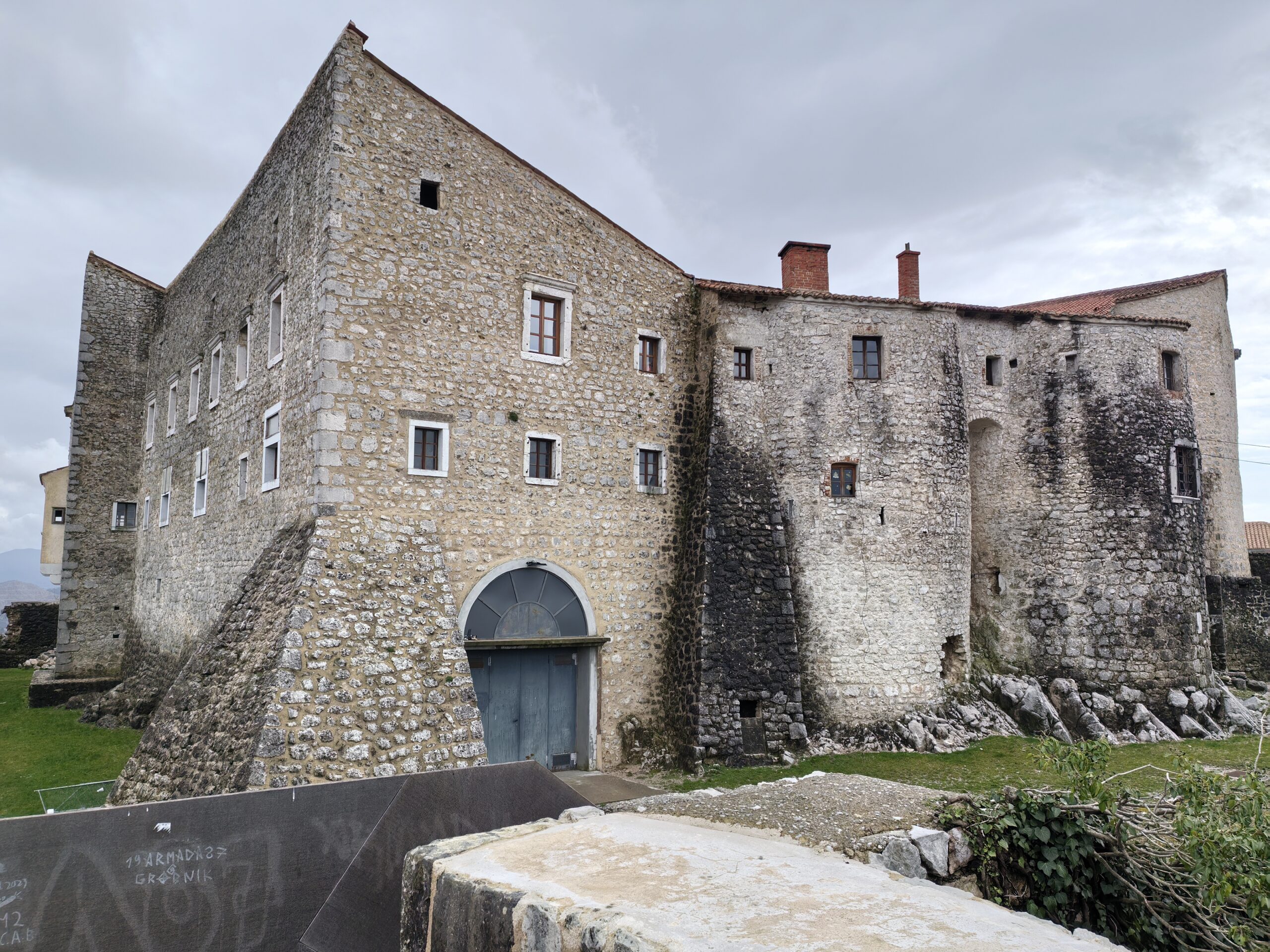 Pogled na kaštel Grobnik FOTO: Darko Antolković