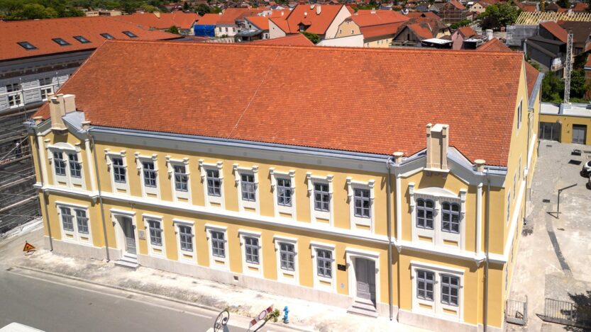 Obnovljena zgrada Prve osnovne škole u Petrinji / FOTO: Ministarstvo kulture i medija
