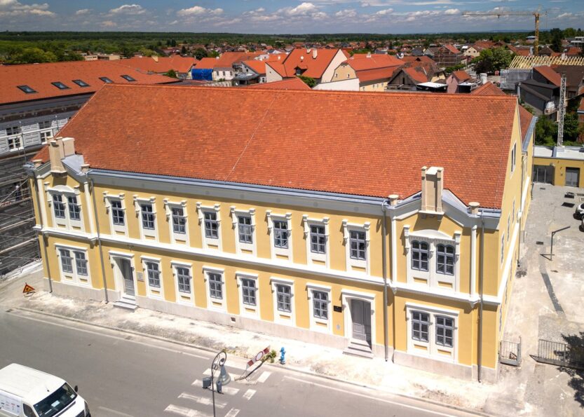 Obnovljena zgrada Prve osnovne škole u Petrinji / FOTO: Ministarstvo kulture i medija