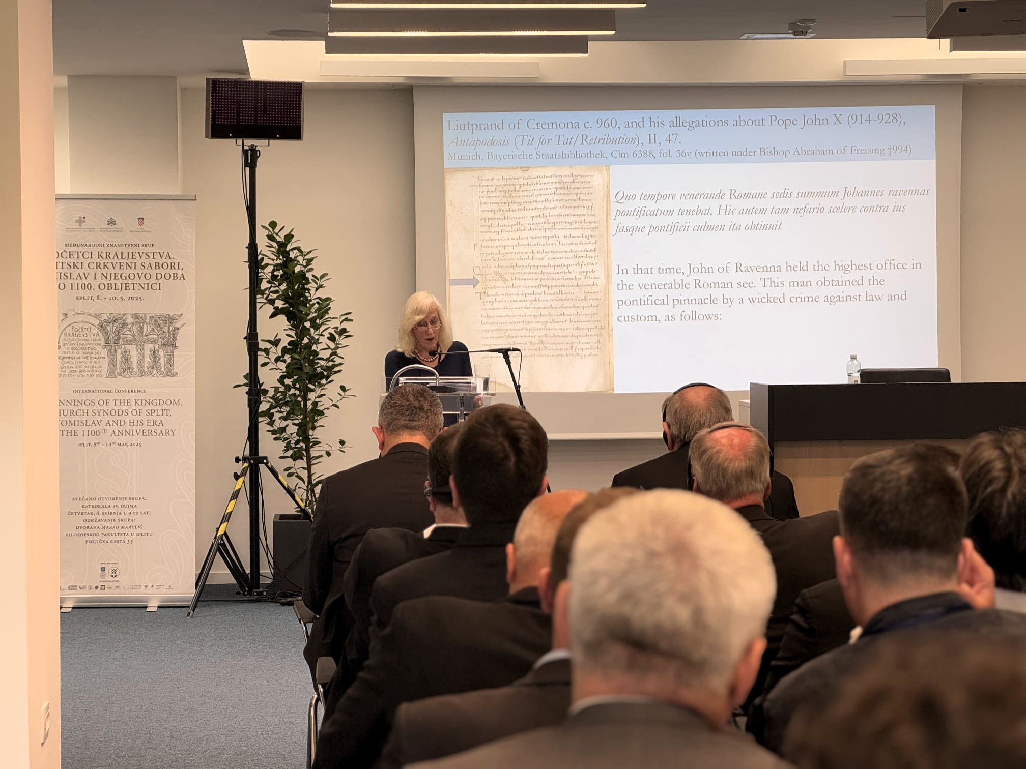 Rosamond McKitterick s Cambridgea tijekom izlaganja na međunarodnom znanstvenom skupu "Početci kraljevstva. Splitski crkveni sabori, Tomislav i njegovo doba o 1100. obljetnici" / FOTO: A.M. Citadela Invicta