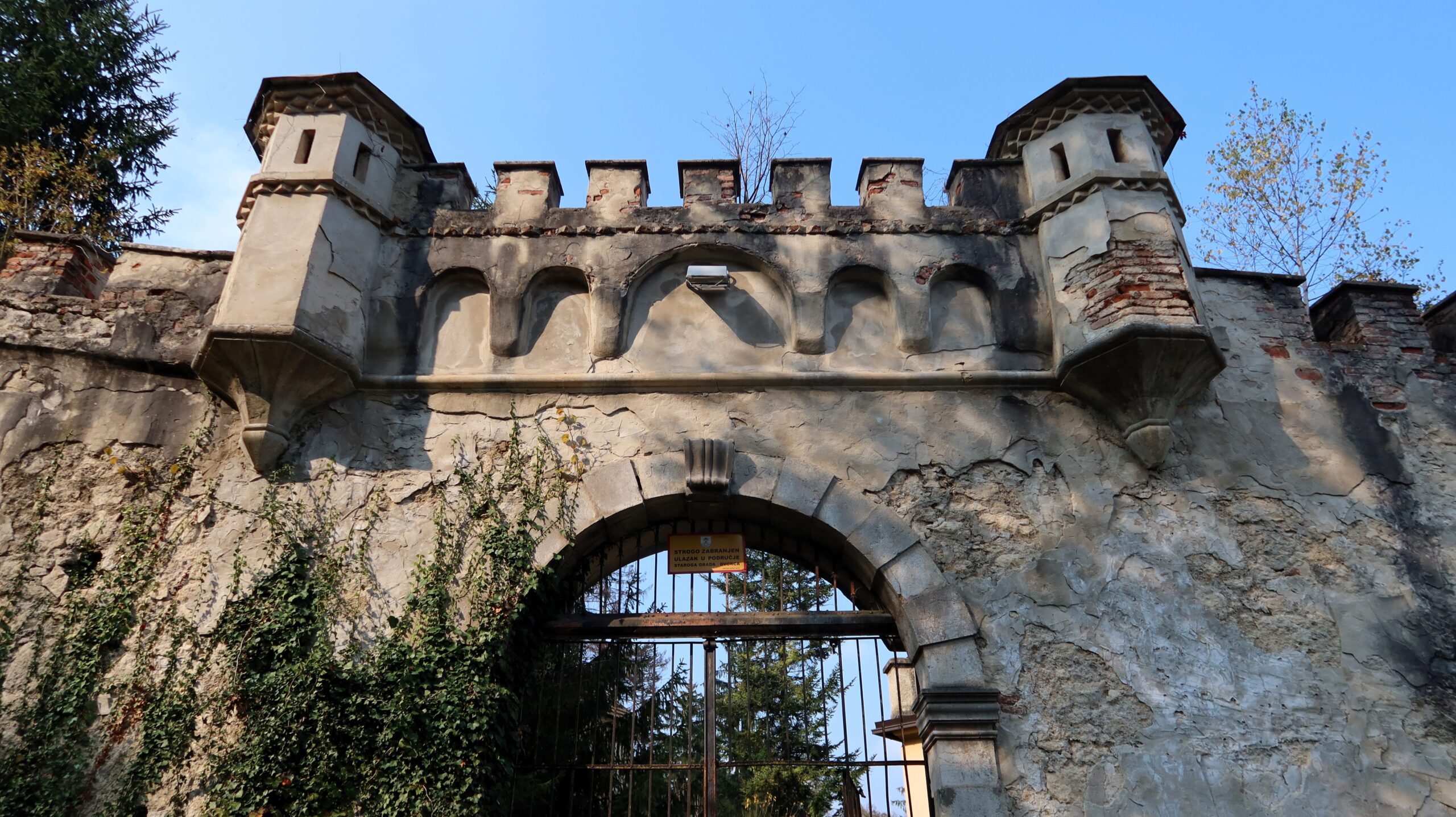 Dvorac Bosiljevo u jesen 2022. godine FOTO: A.M. / Blaga & misterije