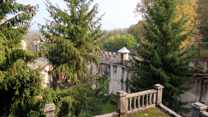 Dvorac Bosiljevo u jesen 2022. godine FOTO: A.M. / Blaga & misterije