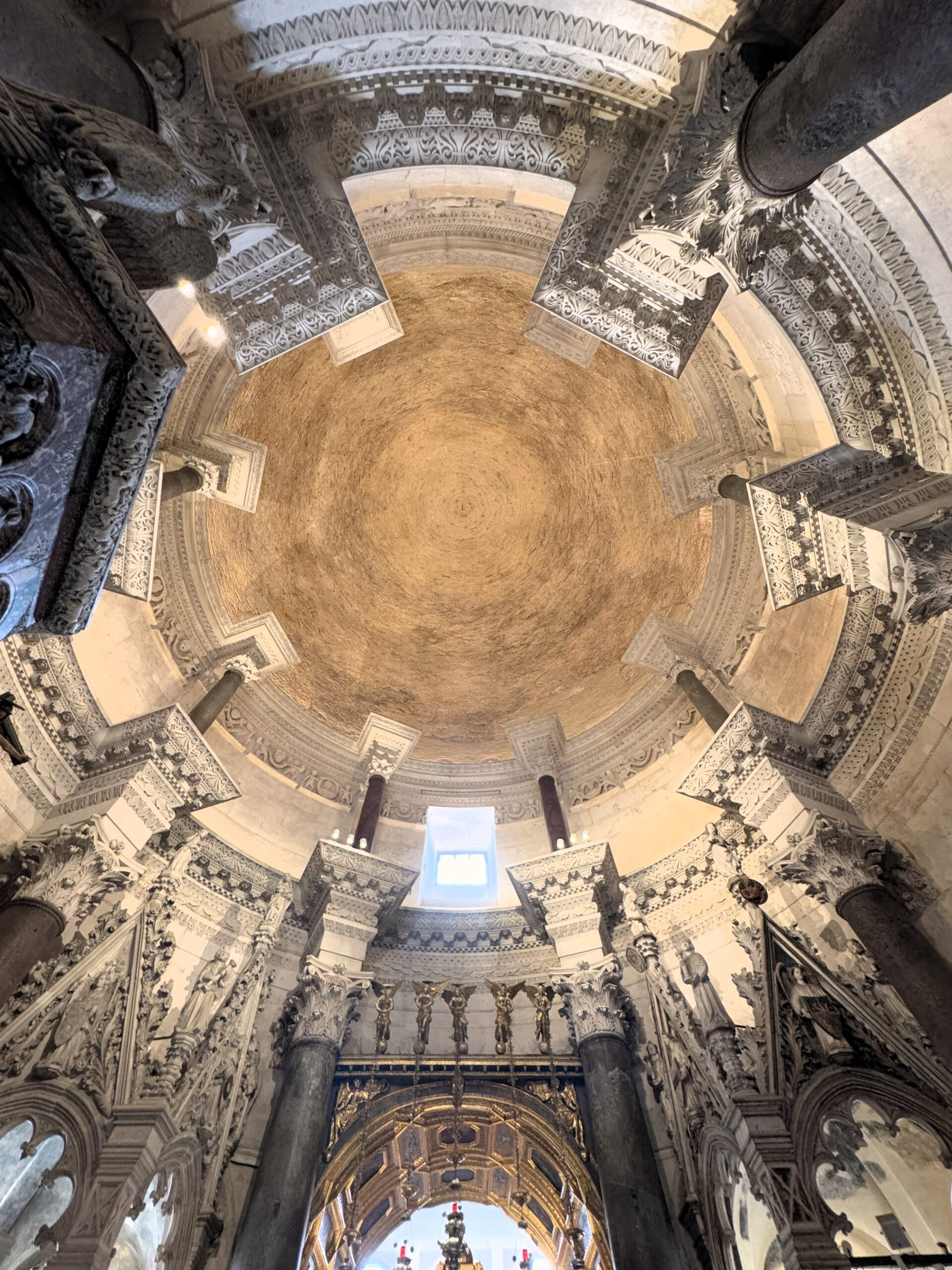 Interijer splitske katedrale Uznesenja Blažene Djevice Marije, poznate kao Katedrala sv. Dujma / FOTO: A.M. Citadela Invicta
