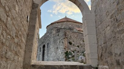 Crkva sv.Vida, utvrda Klis, svibanj 2025. FOTO: A.M. / Blaga & misterije