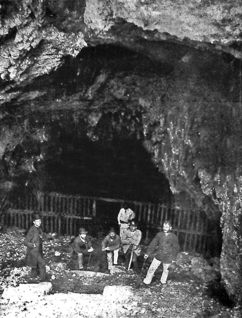 Prva fotografija pećine u Hrvatskoj, pećina Samograd u Pećinskom parku Grabovača (1897?) / Izvor: Wikimedia Commons