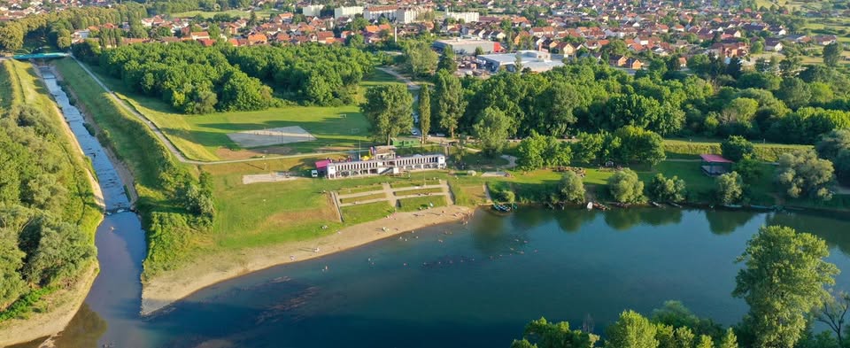 Zračna slika današnjeg gradskog kupališta u Petrinji FOTO: Grad Petrinja