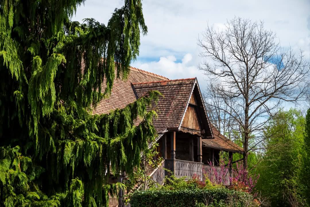 Obnovljeni Čardak, starinska turopoljska kuća u perivoju dvorca Jurjevec u Lekeniku