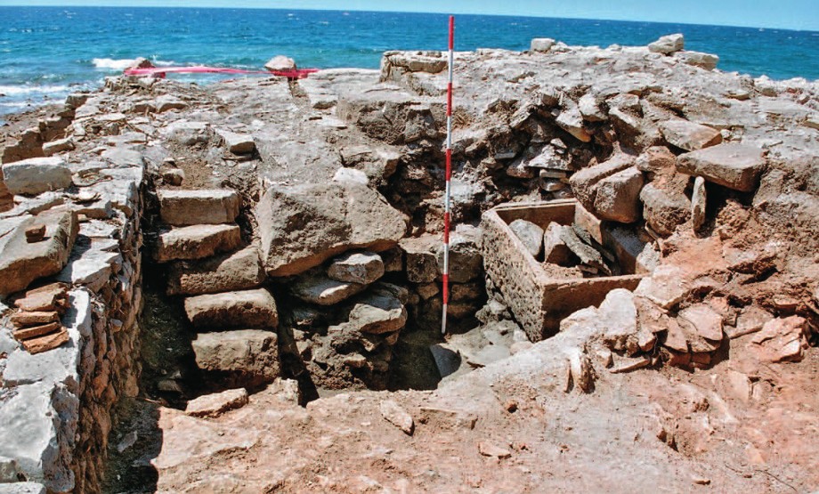 Fotografija istraživanja Dragonere / Monografija Dragonera – dva bisera. Arheološka istraživanja 2003.–2004. (Arheološki muzej Istre, Pula, 2010.).