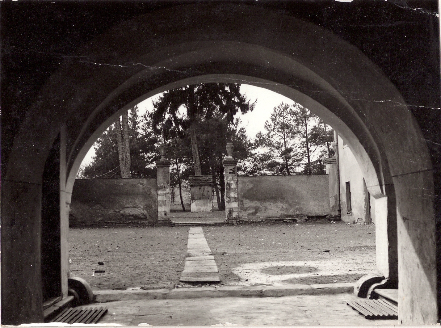 Dvorac Erdödy-Rubido u Gornjoj Rijeci, iz vremena dok je dvorac bilo logor za ženu i djecu / Gradski muzej Križevci