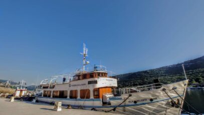 Vila Velebita Dva slikana u ljeto 2018. godine FOTO MBT / Blaga & misterije