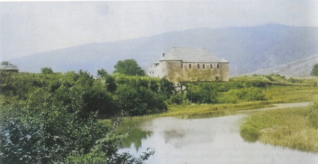 Lička Jasenica, izgled utvrde prije devastacije u II. svj. ratu (kolorirana fotografija), preuzeto iz: E. Laszowski, Hrvatske povijesne gradjevine, Zagreb 1902.
