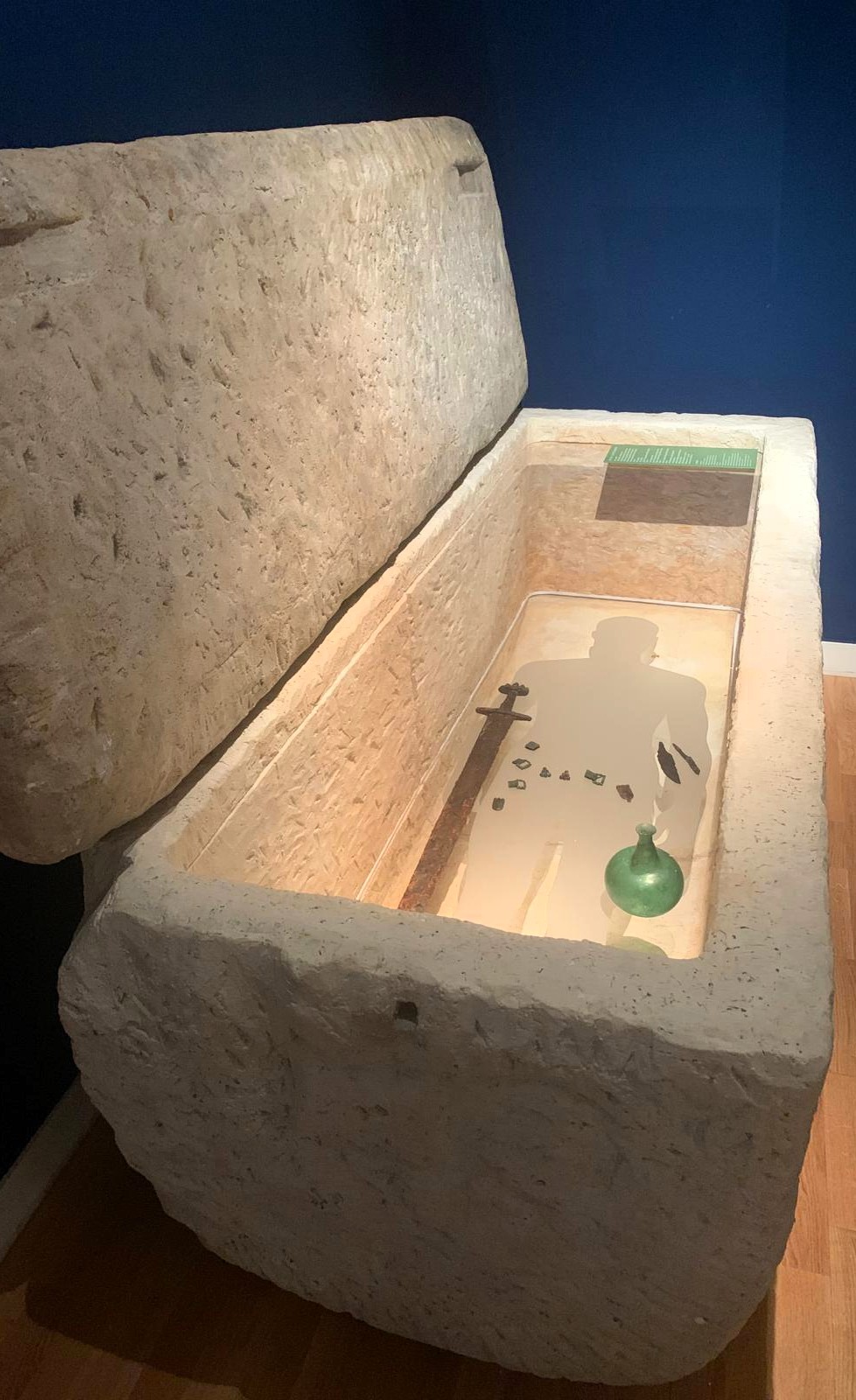 Grob 10, grobovi hrvatskih vladara, lokalitet Vaćani-Laluše kod Skradina, Izložba "U početku bijaše kraljevstvo" FOTO: MBT/Blaga&misterije