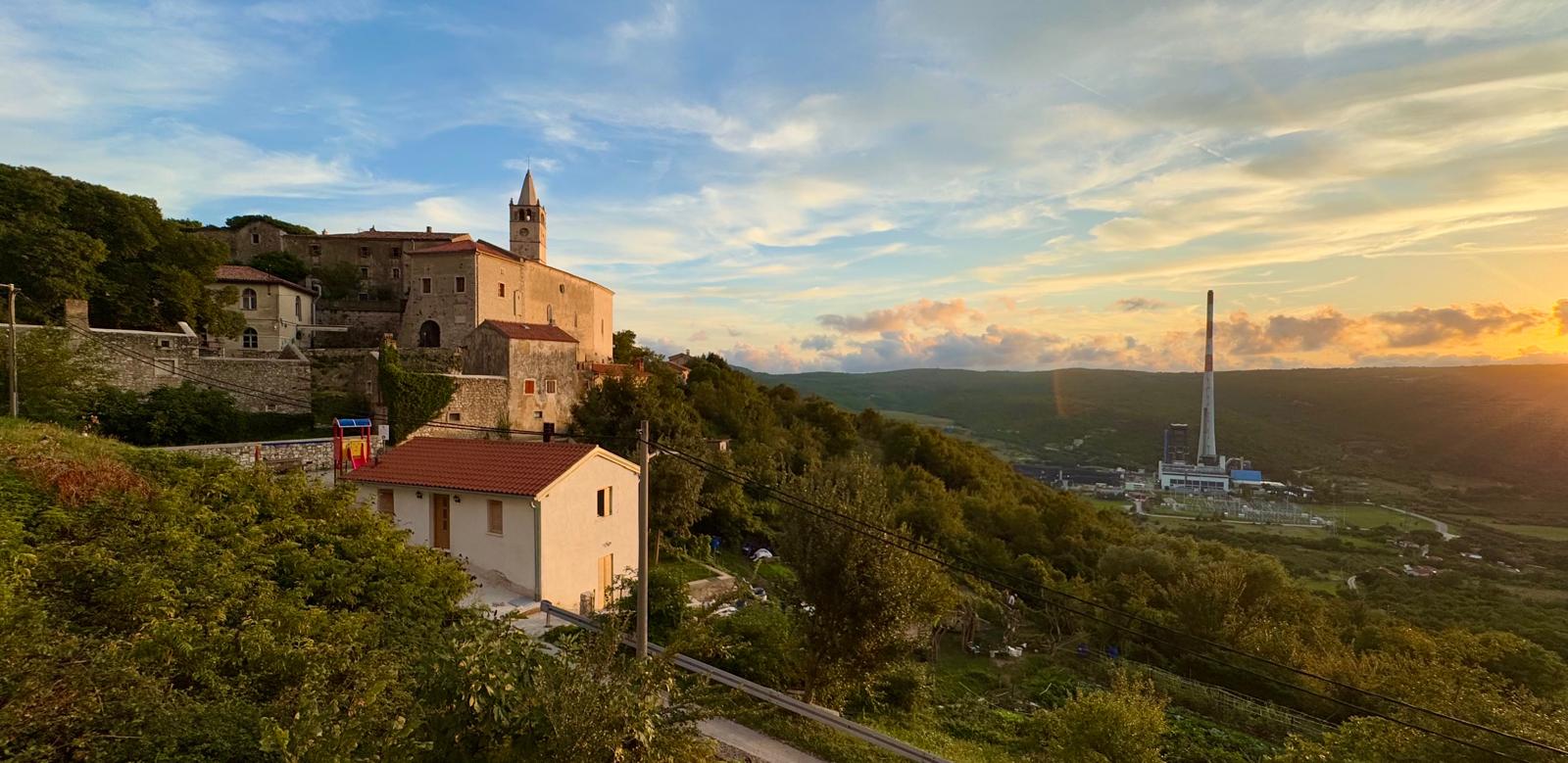Plominski zaljev početkom rujna 2025. FOTO: A.M. / Blaga & misterije