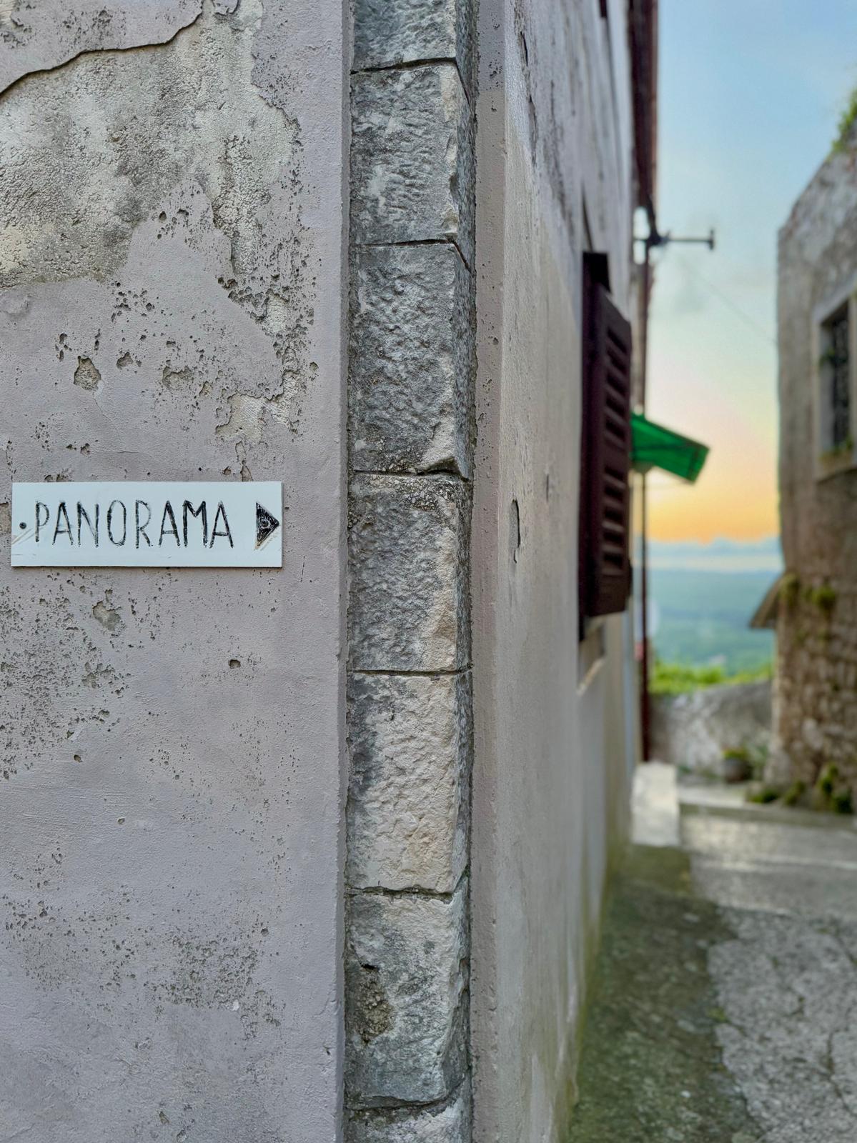 Plomin početkom rujna 2025. FOTO: A.M. / Blaga & misterije