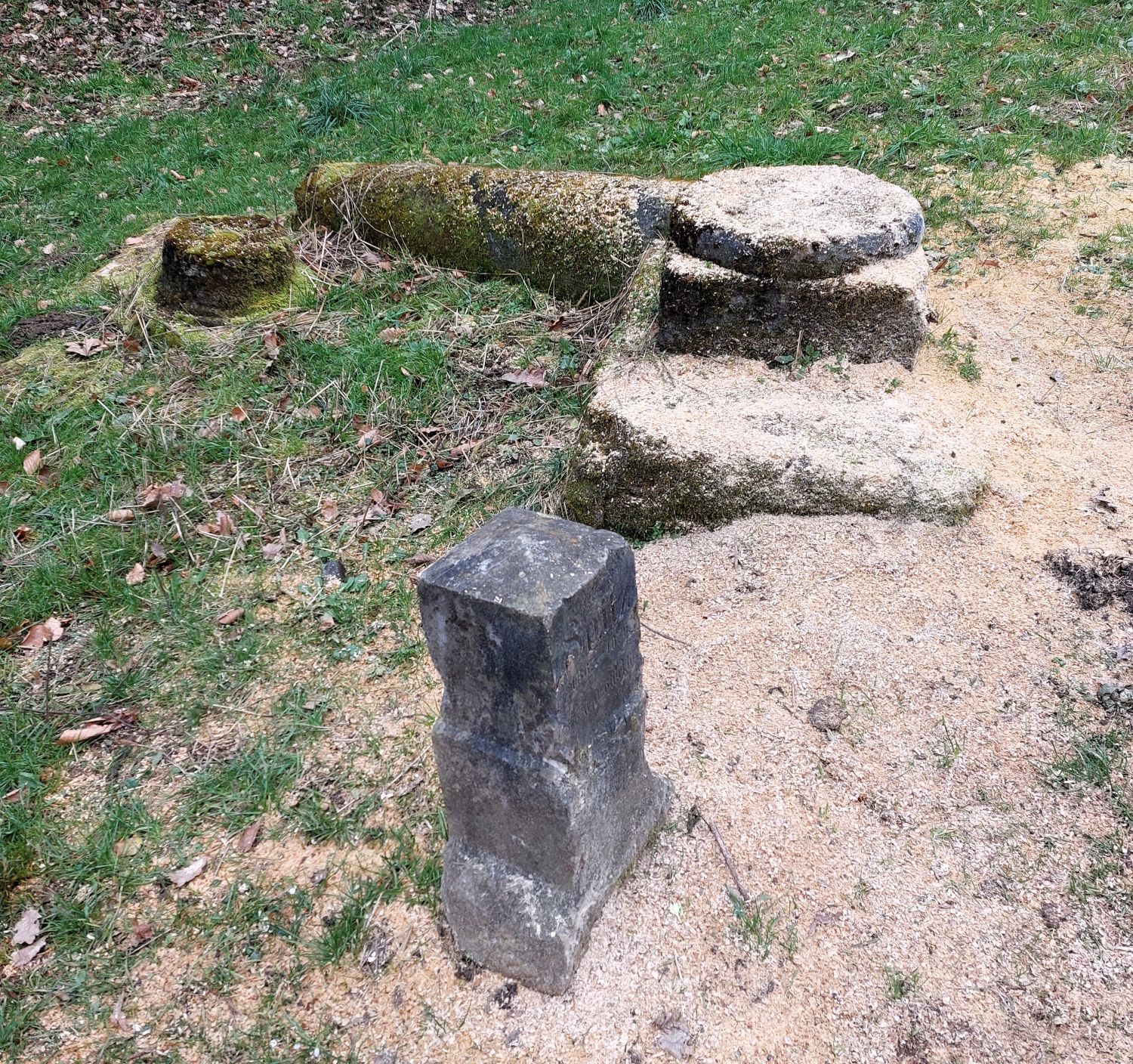 Groblje kućnih ljubimaca, arboretum Opeka, zabilježeno fotografijom 29.10. 2025. godine FOTO: Dijana Palada