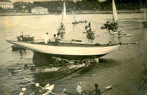 Porinuće nPorinuće nove luksuzne jahte obitelji Tonetti u plominskoj luci IZVOR: Blog Labinska republikaove luksuzne jahte obitelji Tonetti u plominskoj luci / Izvor: Blog Labinska republikaa