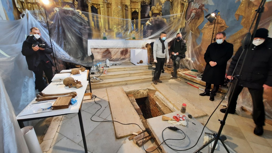 U župnoj crkvi Bezgrešnog začeća BDM u Lepoglavi u srijedu 13. siječnja 2021. godine otvorene su dvije grobnice u prostoru svetišta u kojima su pokopani ban Ivaniš Korvin i njegov sin Kristofor, a crkvu su 14. siječnja obišli mađarski ministar ljudskih resursa prof. dr. Miklós Kásler i varaždinski biskup Bože Radoš IKA