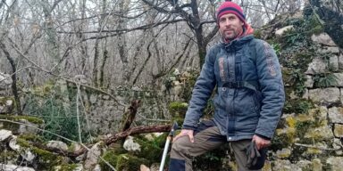 Branko Jud ispred kapele koju je otkrio FOTO: Petar Kopanica