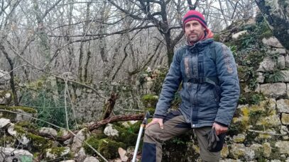 Branko Jud ispred kapele koju je otkrio FOTO: Petar Kopanica