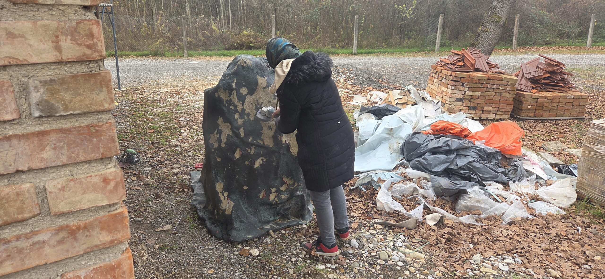 Vikend radionica 'Art terapije' udruge Crne mambe - obnova skulptura Križnog puta Marina Marinića u Domu Tigrova, Rakitje
