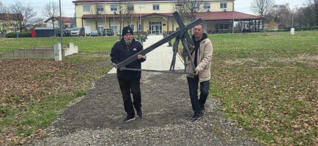 Vikend radionica 'Art terapije' udruge Crne mambe - obnova skulptura Križnog puta Marina Marinića u Domu Tigrova, Rakitje