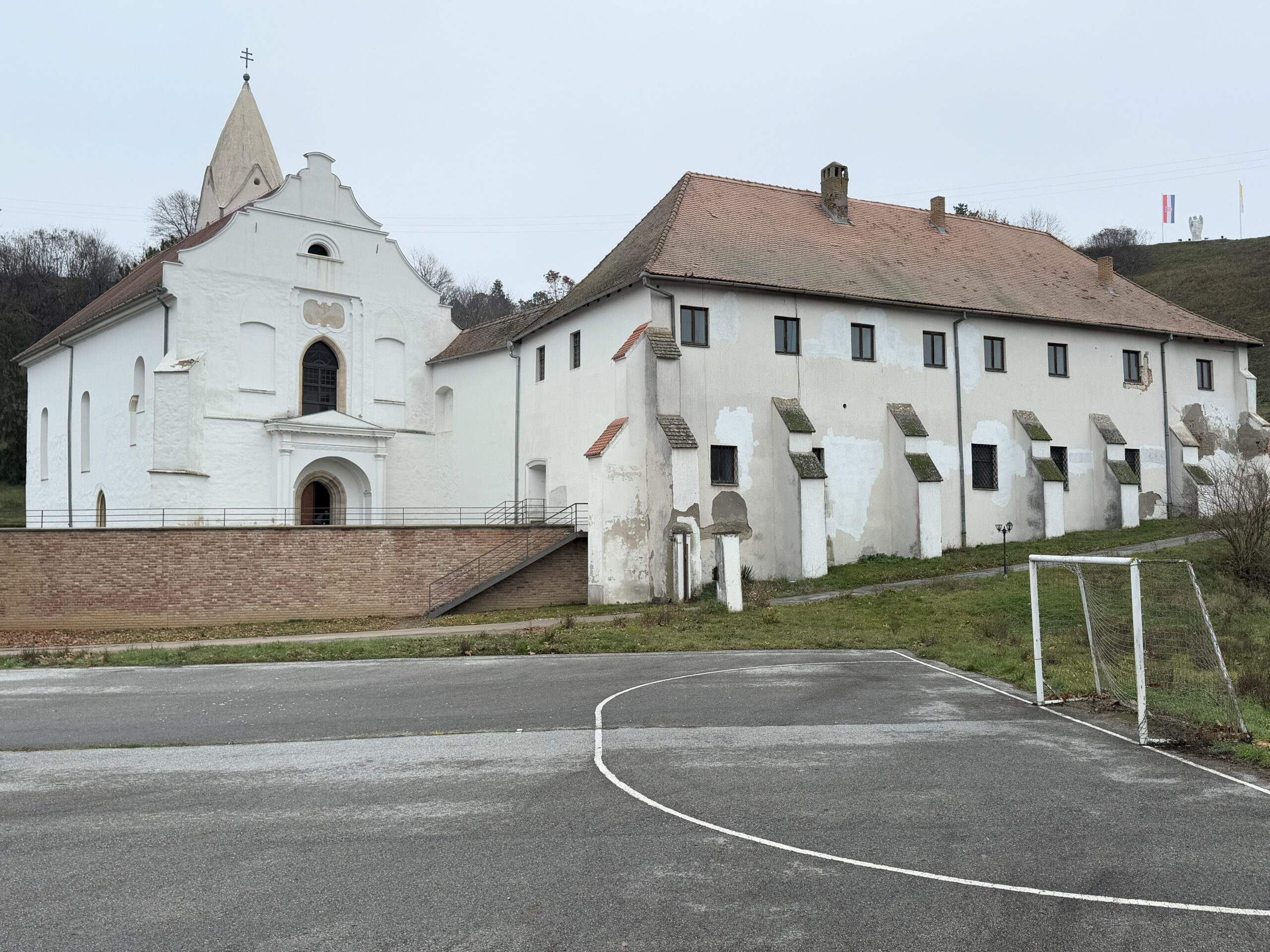 Šarengrad na Dunavu, jedno od mjesta povezanih s posljednjim putovanjem Ivana Kapistrana nakon obrane Beograda 1456. godine. U Šarengrad su na oporavak poslani neki od franjevaca koji su ga pratili, dok je Kapistran nastavio prema Iloku. FOTO: AM / Blaga & misterije