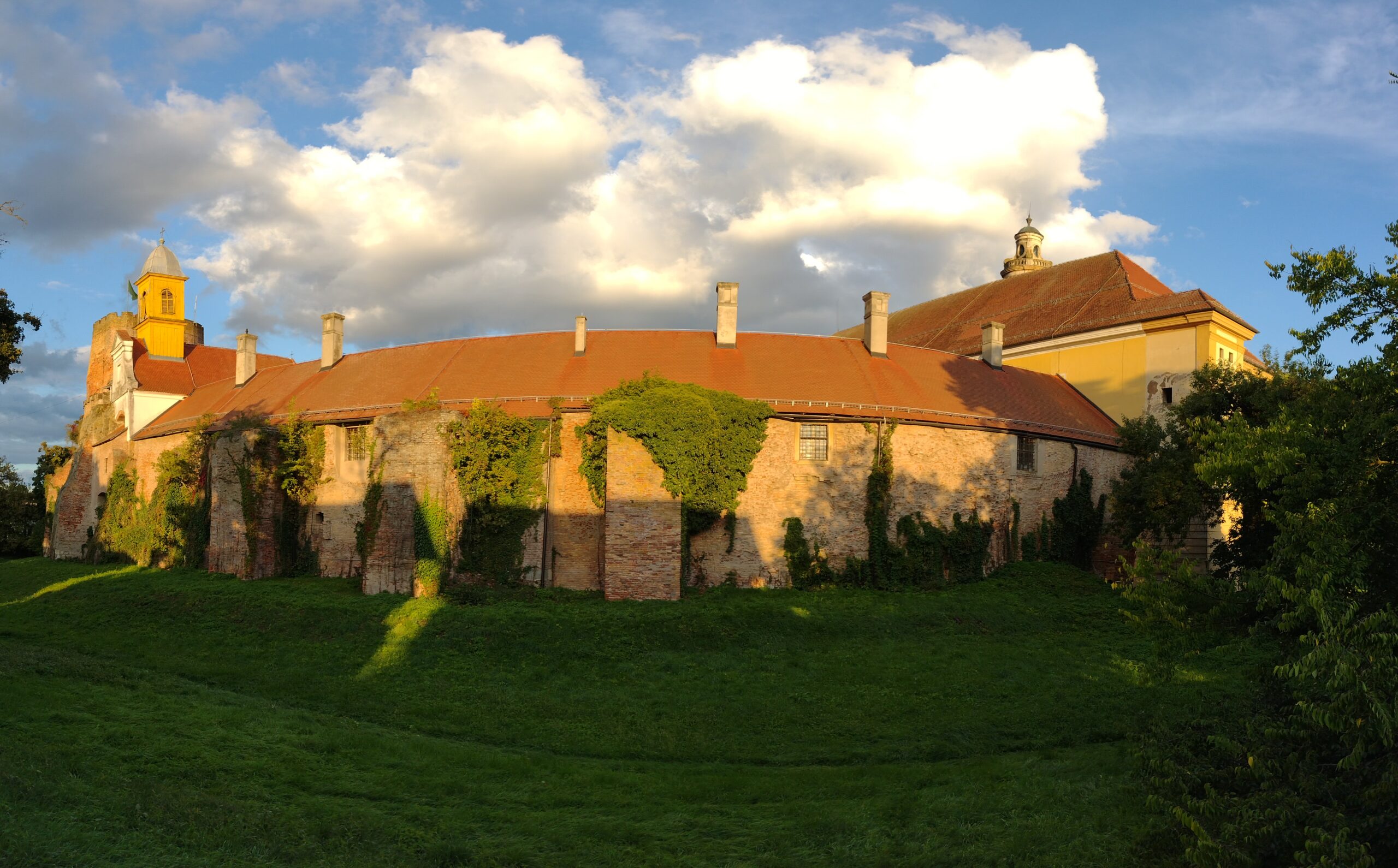 Dvorac Prandau-Normann, Valpovo FOTO: Nenad Milčić / Leksikon utvrda Hrvatske, Leksikografski zavod Miroslav Krleža