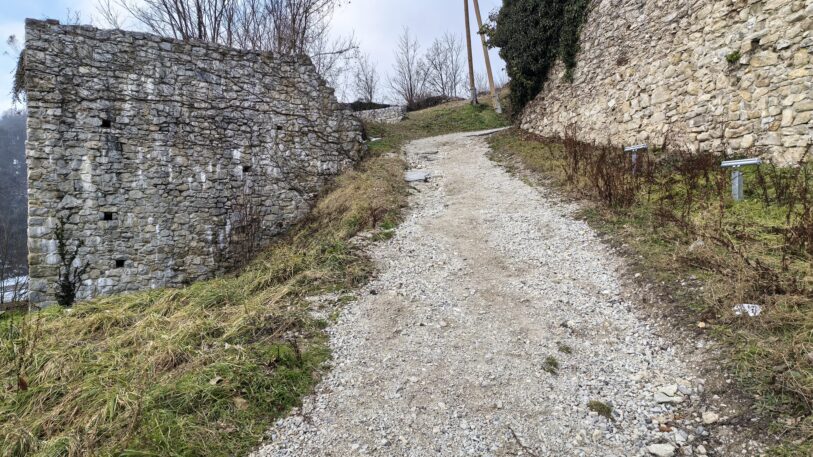 Donja gradska vrata (barbakan?) i ulaz u donje dvorište FOTO: Darko Antolković