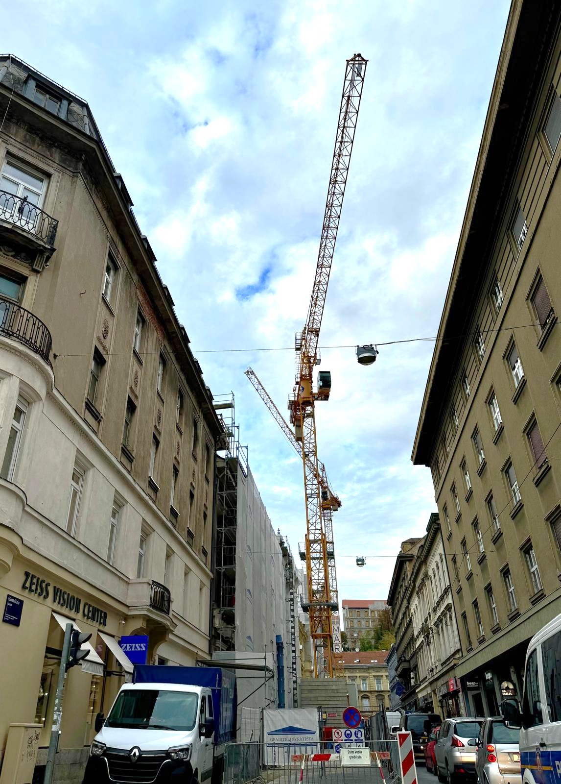 Pročelje Hrvatskog glazbenog zavoda tijekom konstrukcijske obnove, listopad 2024. godine FOTO: A.M. / Blaga &amp; misterije