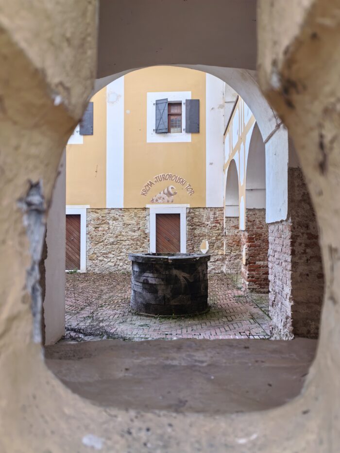 Unutrašnjost Starog grada Lukavca FOTO: Darko Antolković