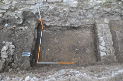 Ostaci rimske arhitekture u sondi zvonik zapad pogled sa zapada FOTO: Arheološki muzej u Zagrebu amz.hr