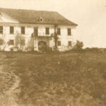 Paukovec - Dvorac, početak rušenja, 1922. godina Fotografija: Većeslav Henneberg. Izvor: fototeka.min-kulture.hr