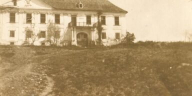 Paukovec - Dvorac, početak rušenja, 1922. godina Fotografija: Većeslav Henneberg. Izvor: fototeka.min-kulture.hr