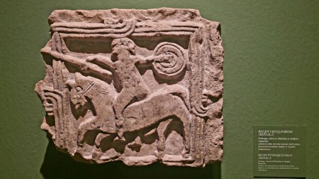 Reljef ratnika iz 9. stoljeća pronađen u crkvi sv. Martina u Prigradi FOTO: MBT / Blaga & misterije