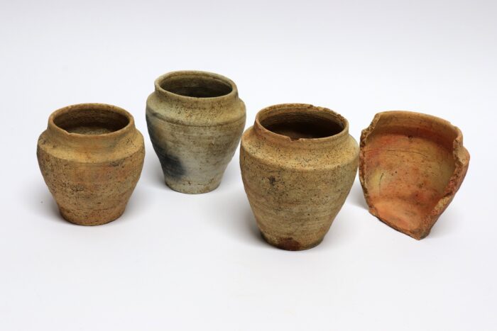 Pronađene kasnosrednjovjekovne čaše s nalazišta. FOTO: Muzej Moslavine Kutina 