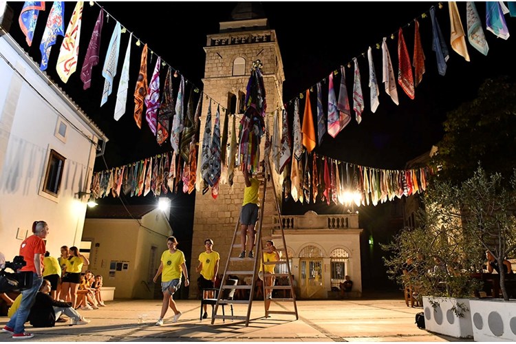 Stomorina, dvizanje bandiri FOTO: Marko Gracin / Ministarstvo kulture i medija RH