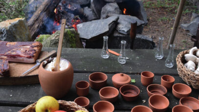 Izbor namirnica i pribora korištenog za pripremu jela iz kuharice FOTO: Stjepan Marinković, Arheološki muzej Zagreb