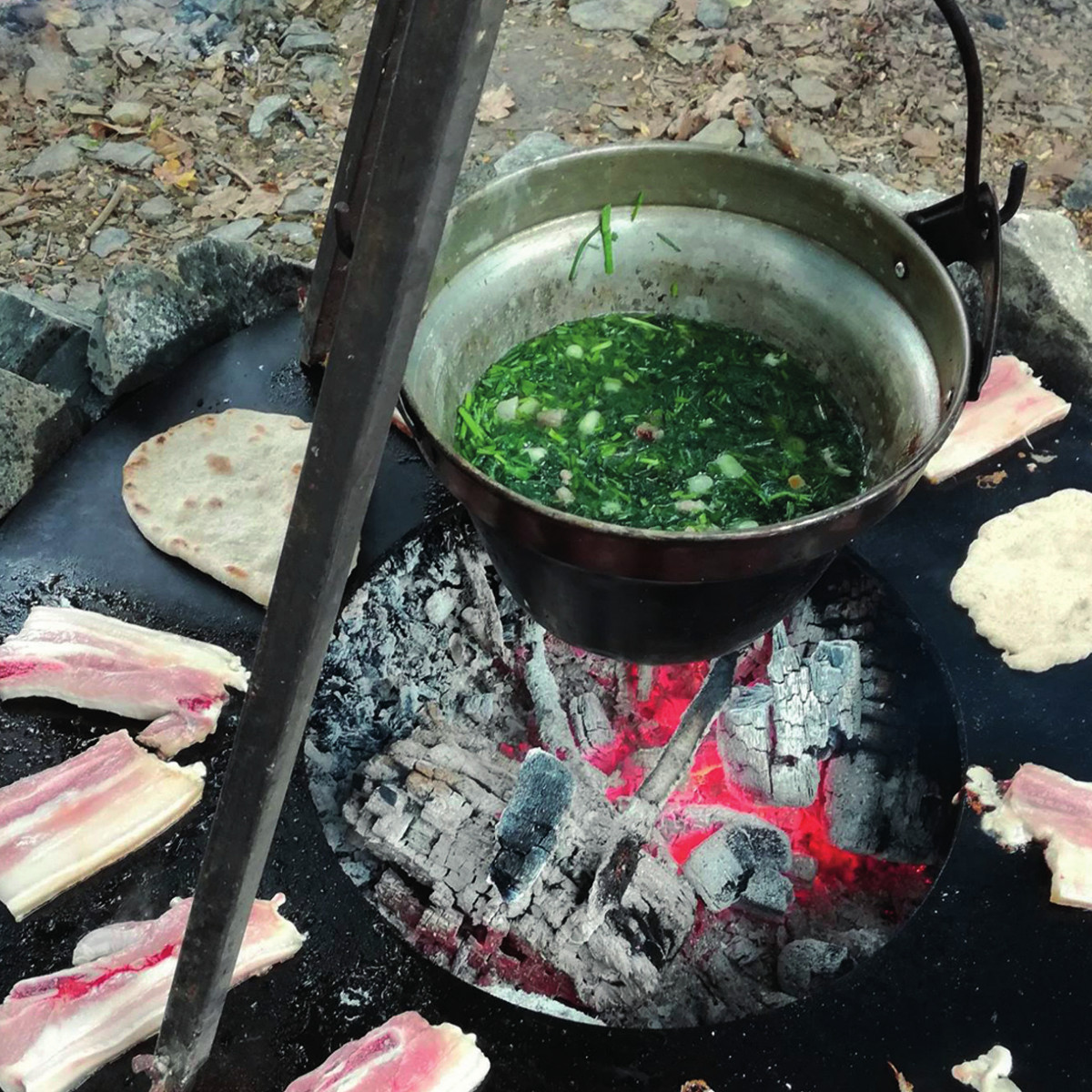 Priprema jela u kotlu FOTO: Stjepan Marinković, Arheološki muzej Zagreb