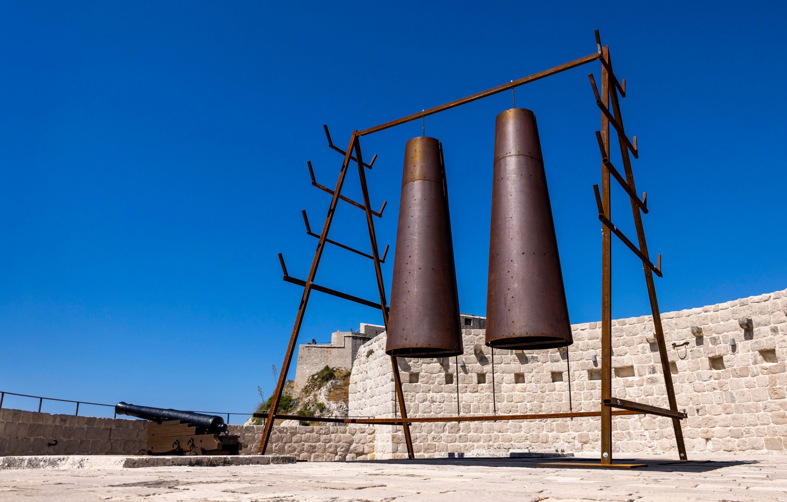 Libertas Bells (2014.–2026.) dio instalacije "Potaknuta strahom i ljepotom“ (Compelled by Fright and Beauty) umjetnice Dubravke Lošić FOTO: Ministarstvo kulture i medija