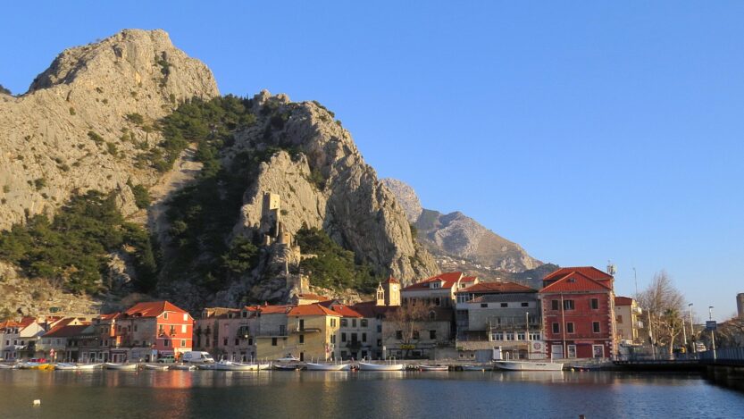 Utvrda Mirabela iznad Omiša FOTO: Robert Franić