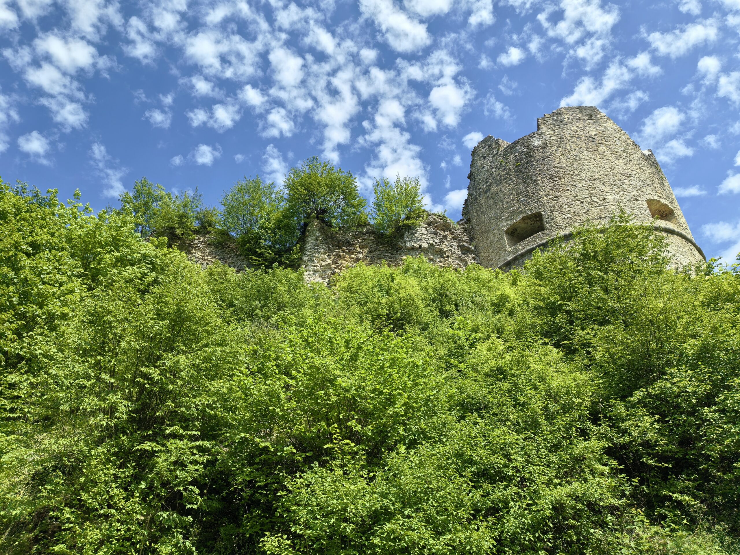 Pogled na Kostel s prilaznog puta FOTO: Darko Antolković 