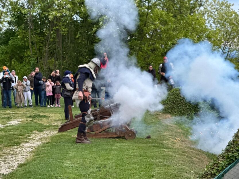 Prikaz pucanja iz topa / Ilustracija ranije manifestacije / Dvor Veliki Tabor