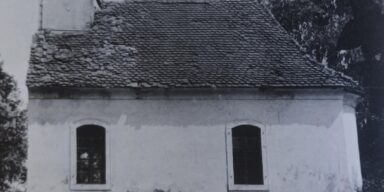 Kapela Sv. Ivana Nepomuka - vanjština, pogled na južno pročelje snimljeno 1952. godine. Izvor: Ministarstvo kulture i medija, inv. br.: 47.808, neg.: II - 16.763